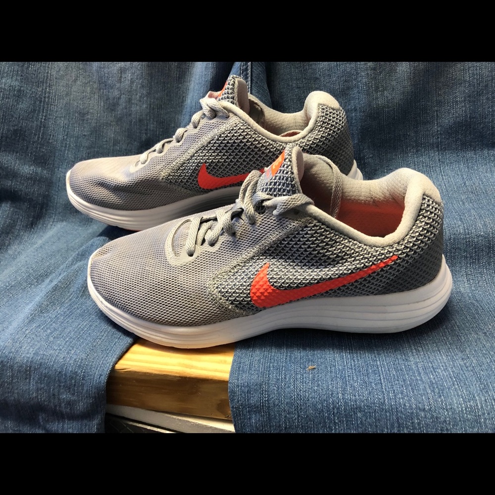 Nike Revolution 3 Running Shoes Women’s size 6.5